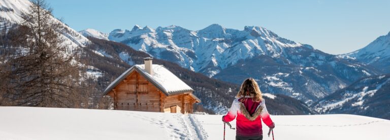 Randonnée à raquettes à neige dans le Val d'Allos ©AD04 Foehn Photographie