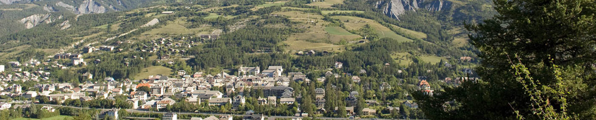 Barcelonnette dans la vallée de l'Ubaye ©AD04-Michel Boutin