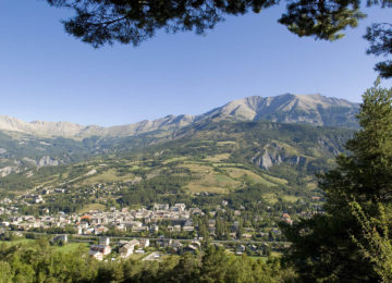 Barcelonnette dans la vallée de l'Ubaye ©AD04-Michel Boutin