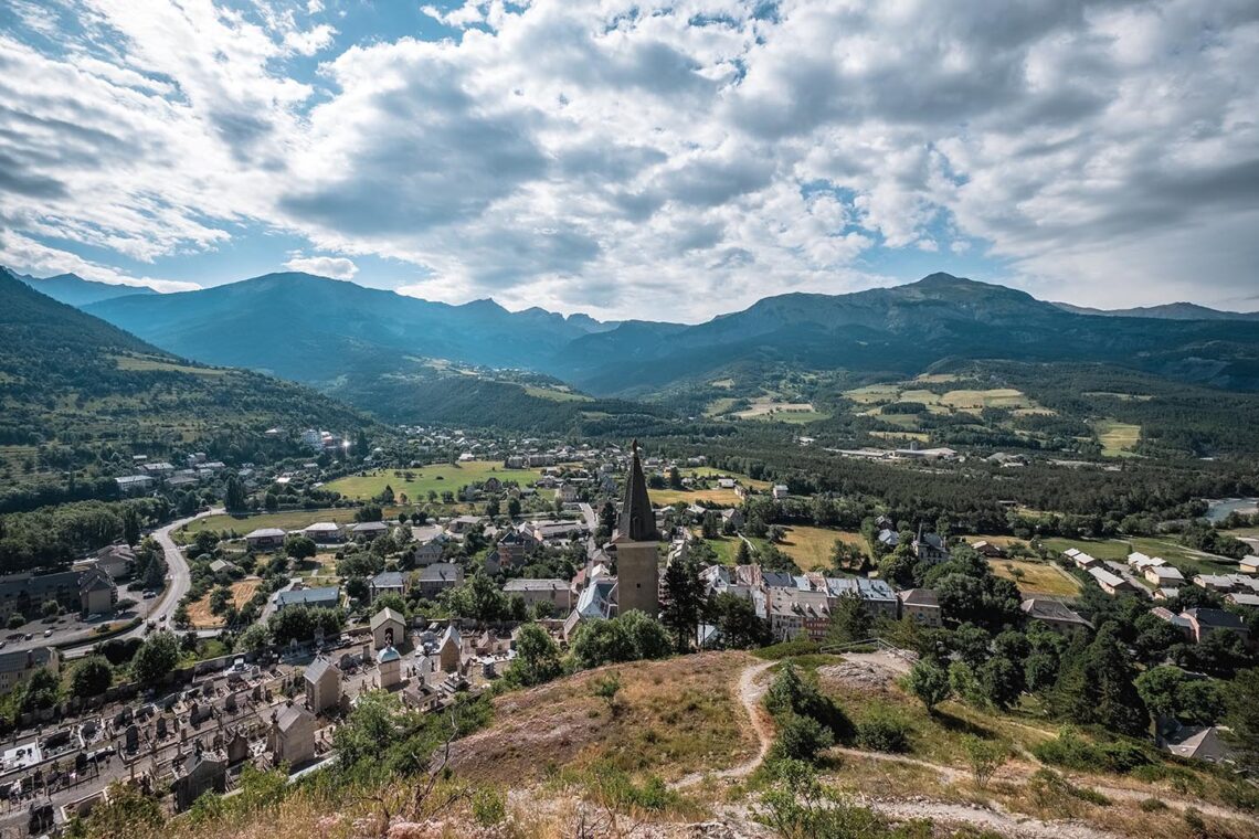 Jausiers un village en Ubaye ©AD04-Teddy Verneuil