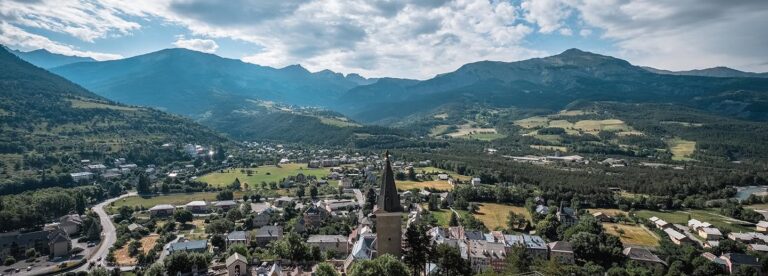 Jausiers un village en Ubaye ©AD04-Teddy Verneuil